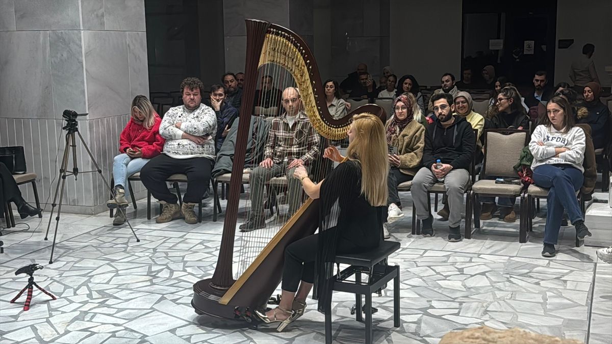 Arpist Güneş Hızlılar Afyon Festivali’nde Konserde