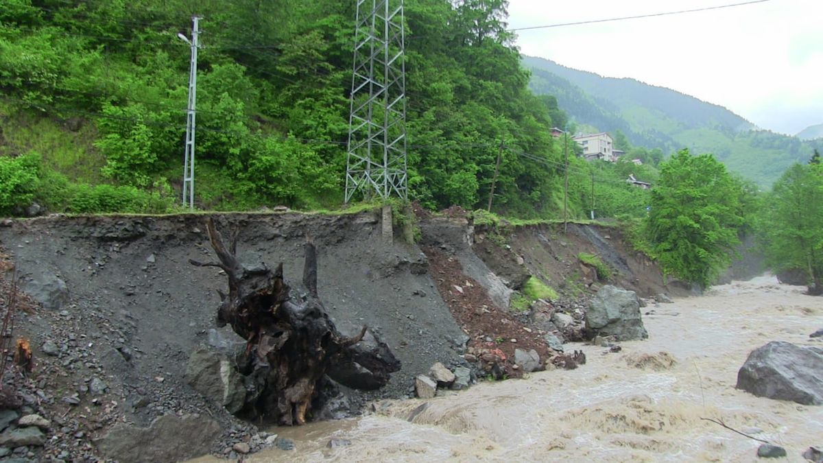 Artvin’de Şiddetli Sağanak Taşkınlara Yol Açtı