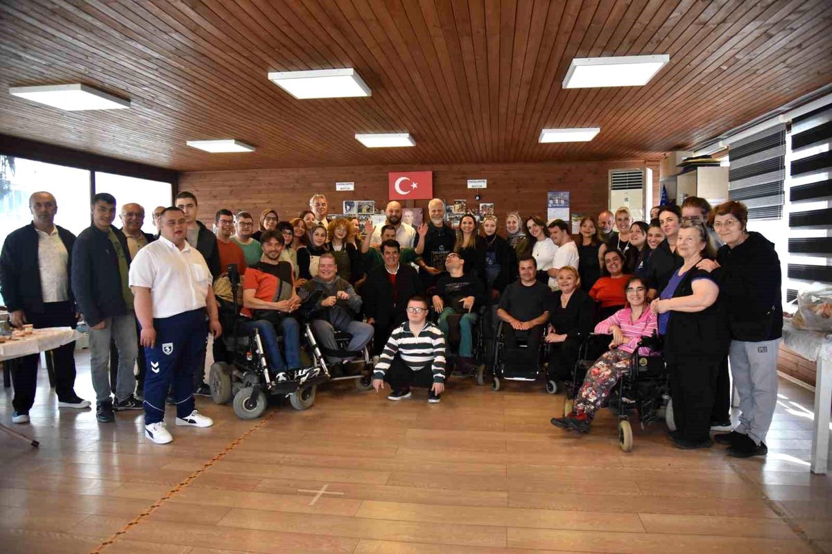 Atakum’da özel bireyler seramik atölyesinde buluştu