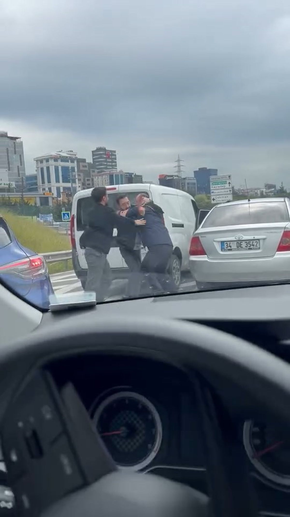 Ataşehir’de Sürücüler Arasında Kavga