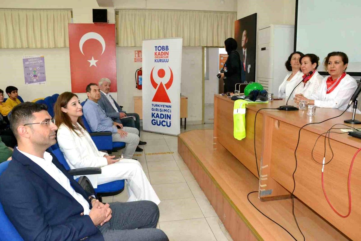 Kadın Girişimciler Gençlerle Buluştu