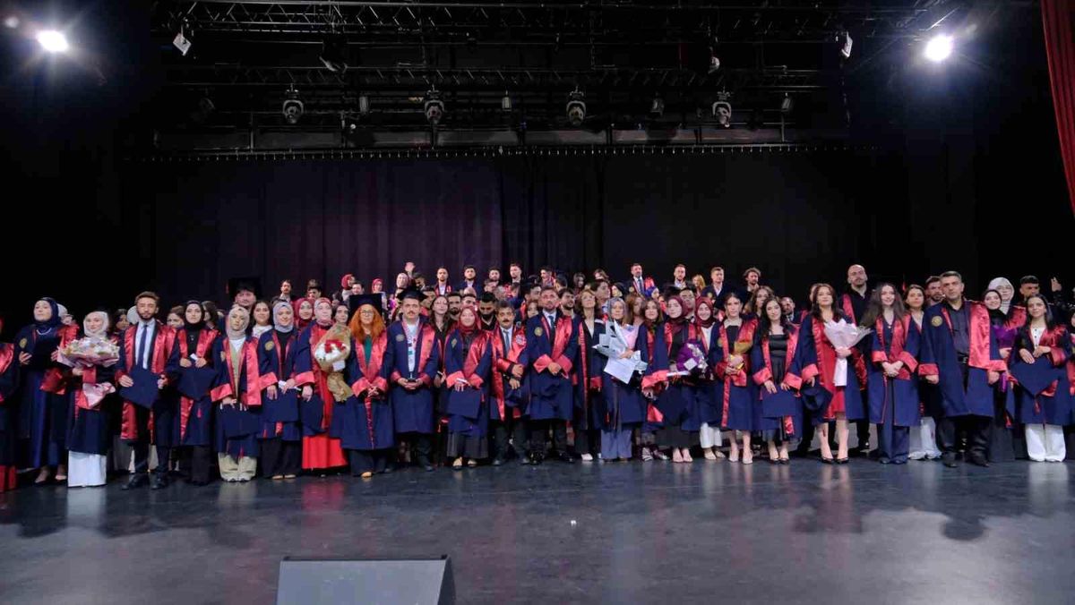 Atatürk Üniversitesi’nde Mezuniyet Coşkusu