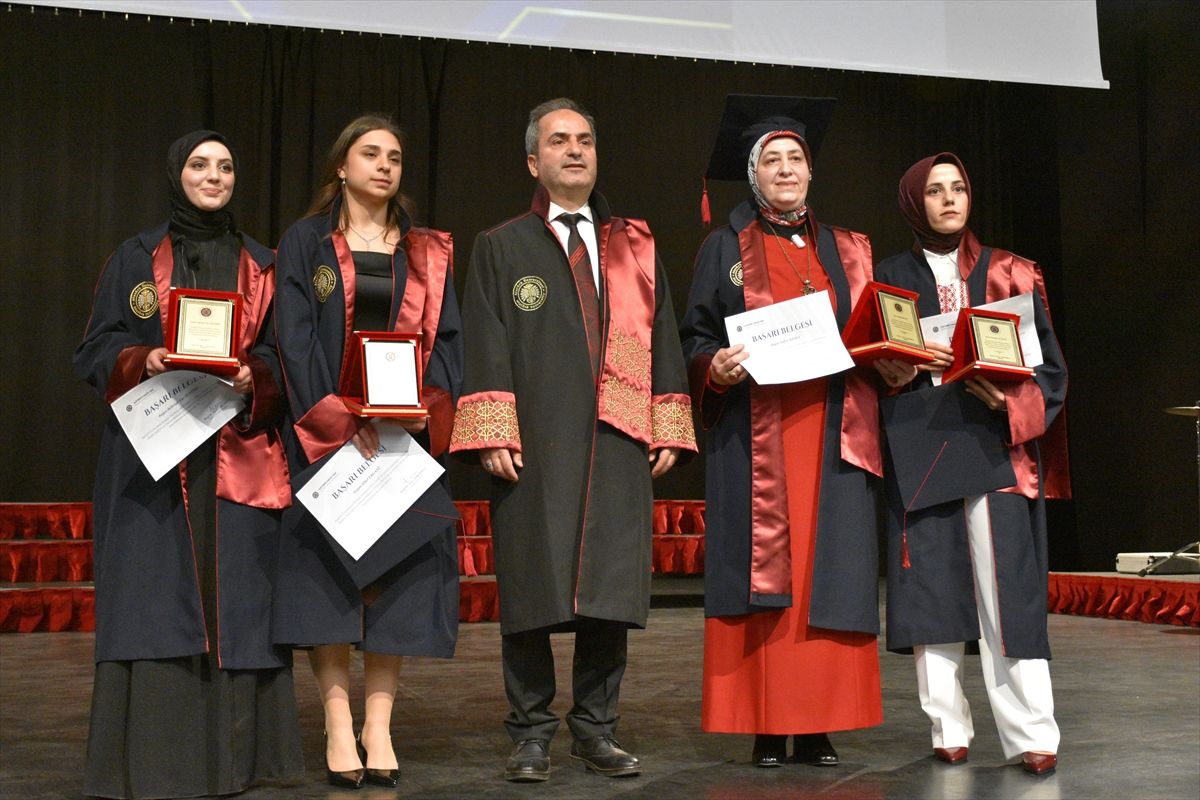 Atatürk Üniversitesi’nde Mezuniyet Töreni
