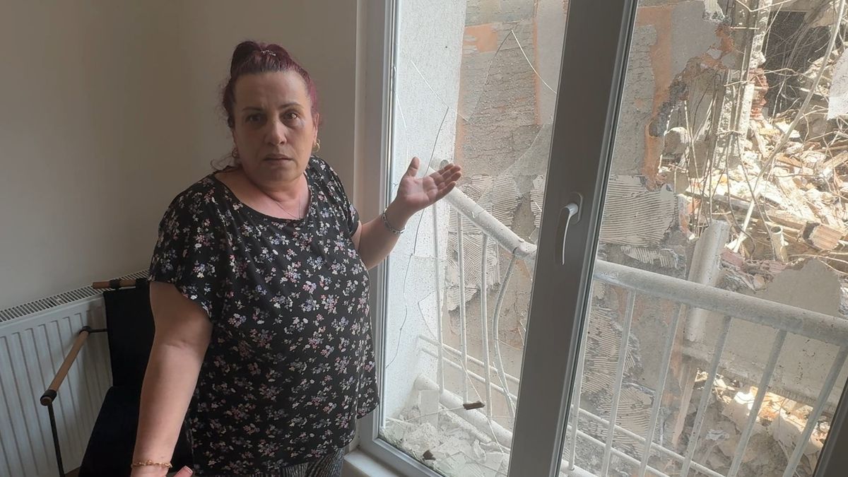 Yıkımda Düşen Beton Hastayı Tehdit Etti