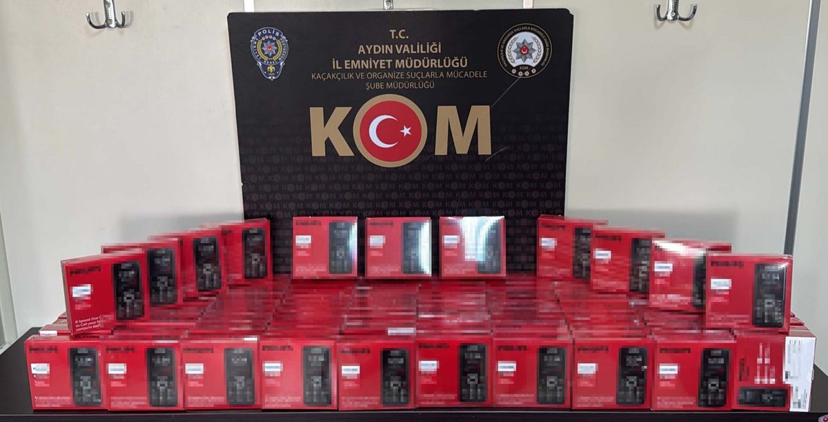 Aydın’da Kaçak 100 Cep Telefonu Ele Geçirildi