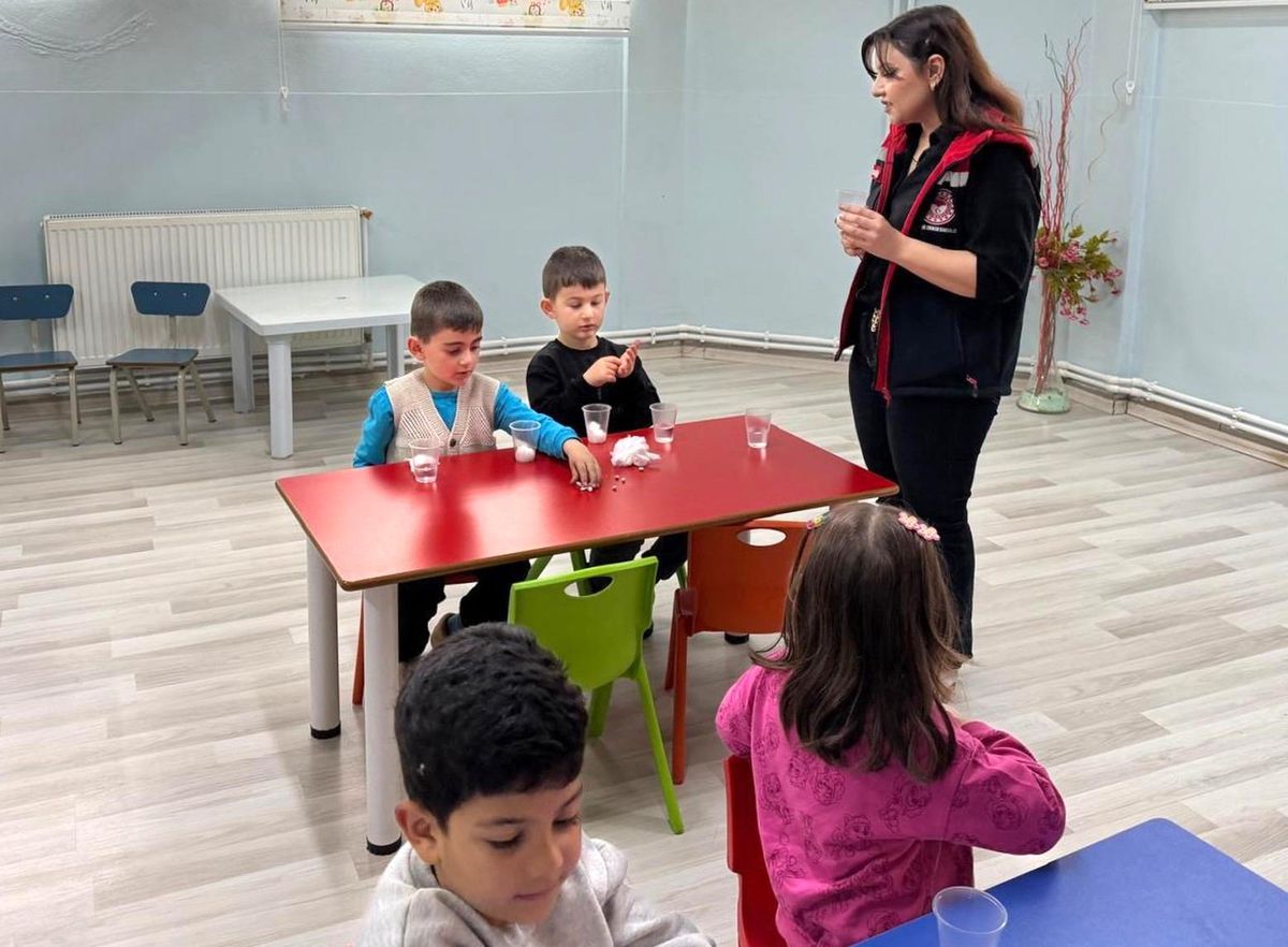 Aydıntepe’deki öğrenciler fasulye ekimini öğrendi