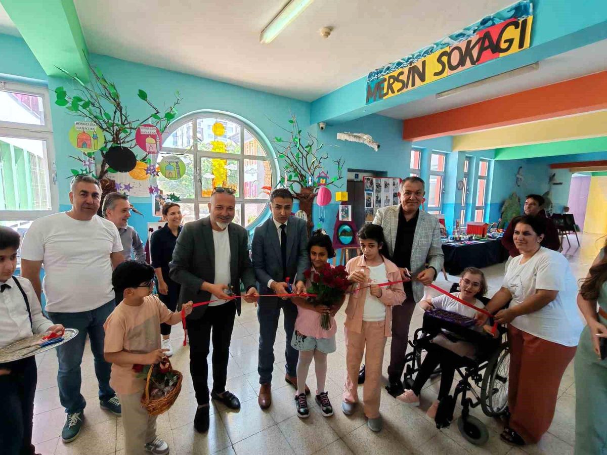 Özel Eğitim Öğrencilerinin Sergisi Yoğun İlgi Gördü