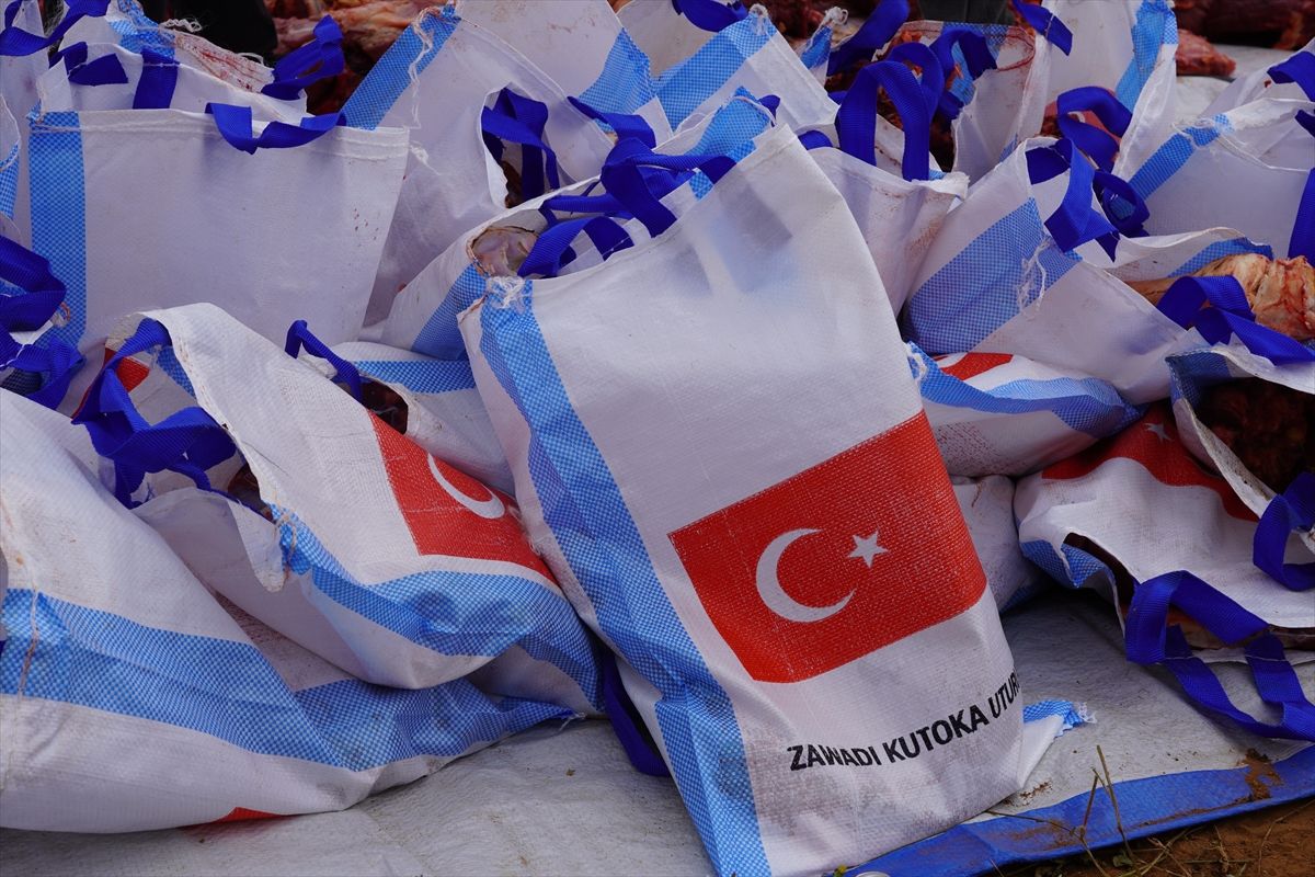 Tanzanya’da 70 Bin Aileye Kurban Eti Dağıtıldı