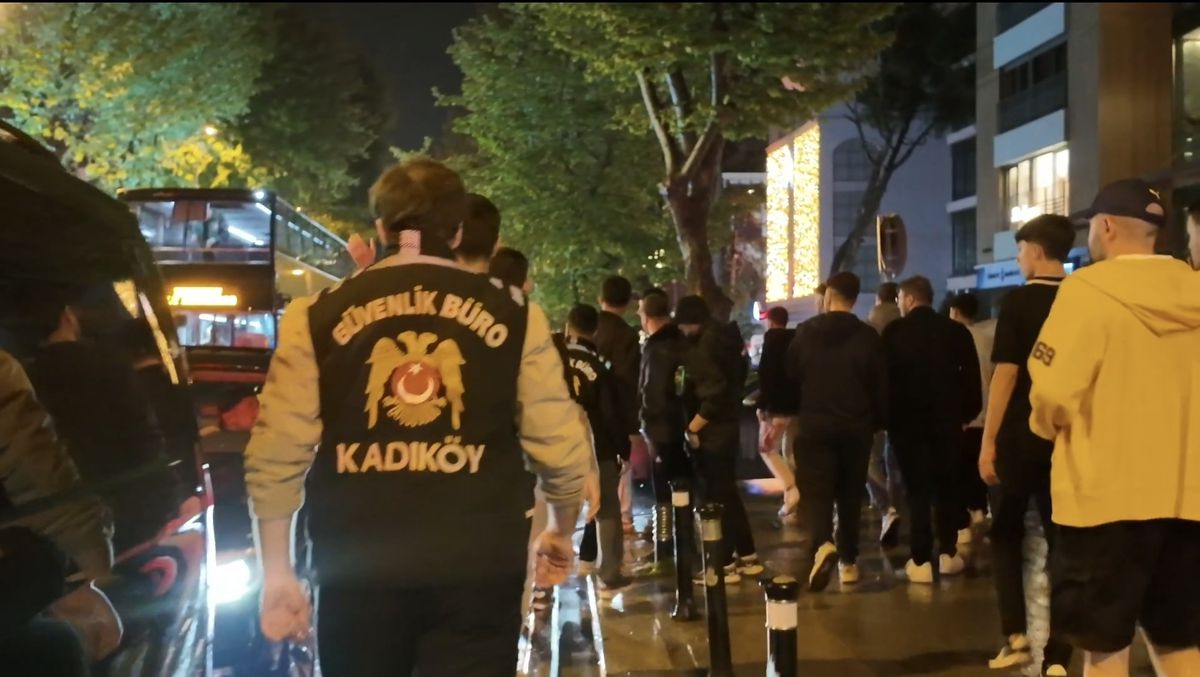 Kadıköy’de Şampiyonluk Kutlamasında Gerginlik