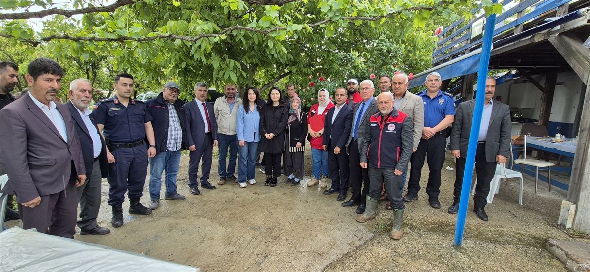 Bahşılı’da Çilek Fidesi Dikti