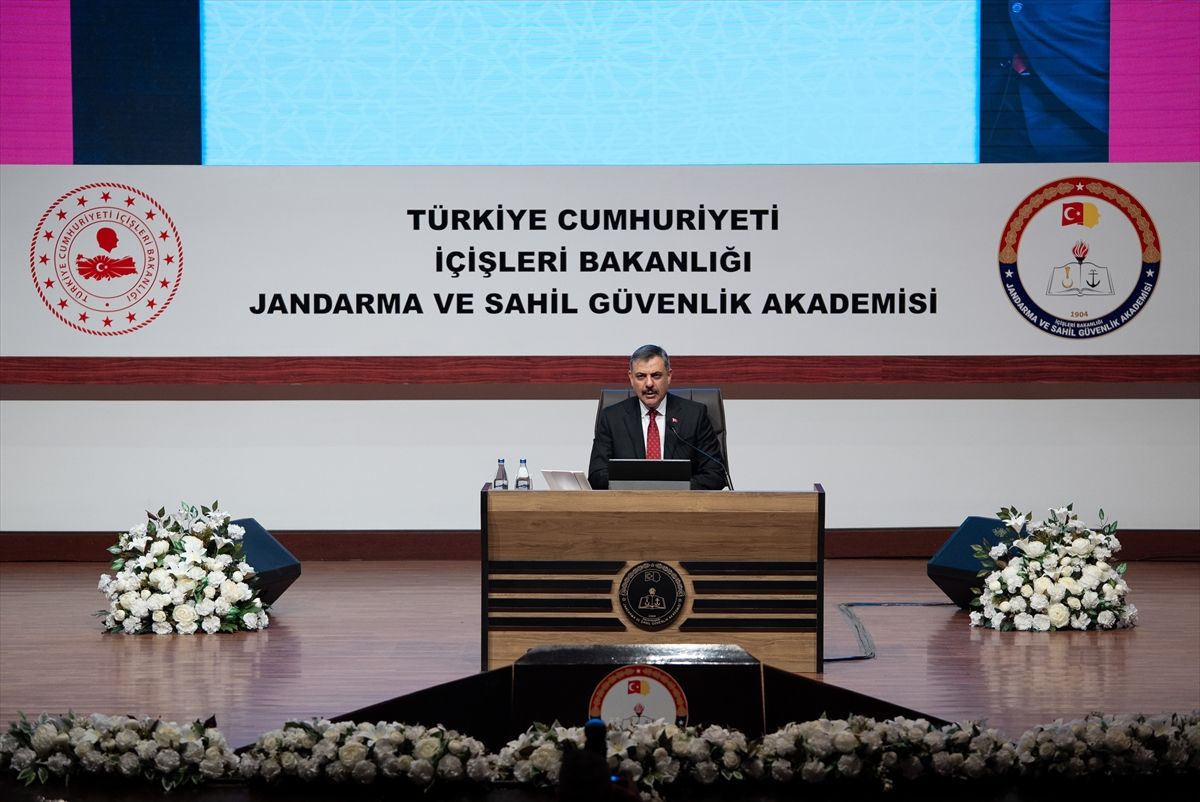 Bakan Çiftçi, Jandarma ve Sahil Güvenlik Akademisi’nde subay ve astsubay adaylarıyla bir araya geldi