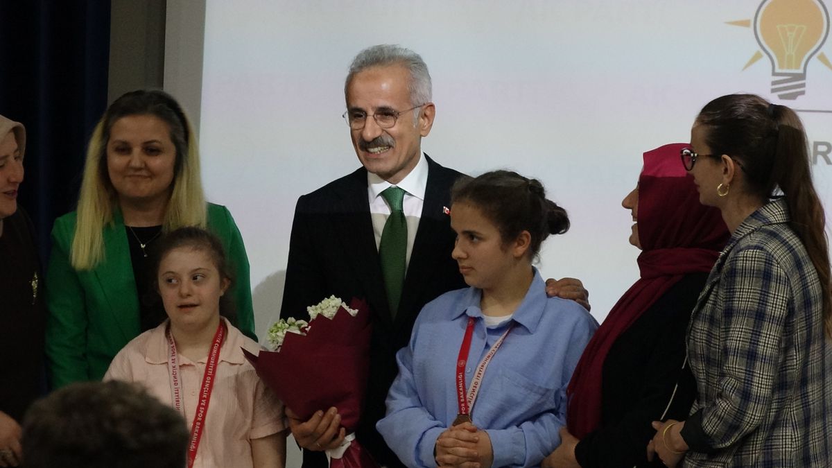 Uraloğlu: ‘CHP belediyeleri yönetmekten aciz’
