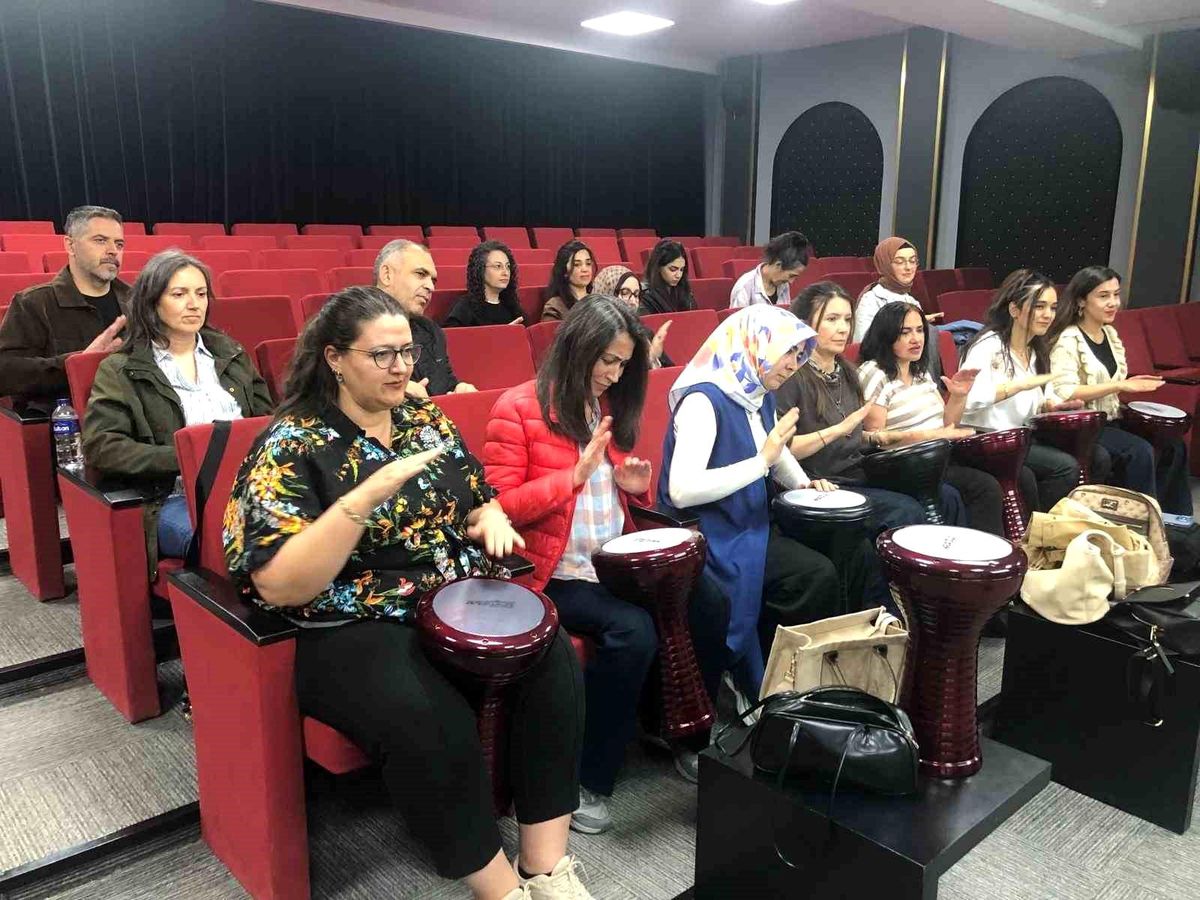 Balıkesir’de Öğretmenler için Müzik Atölyesi
