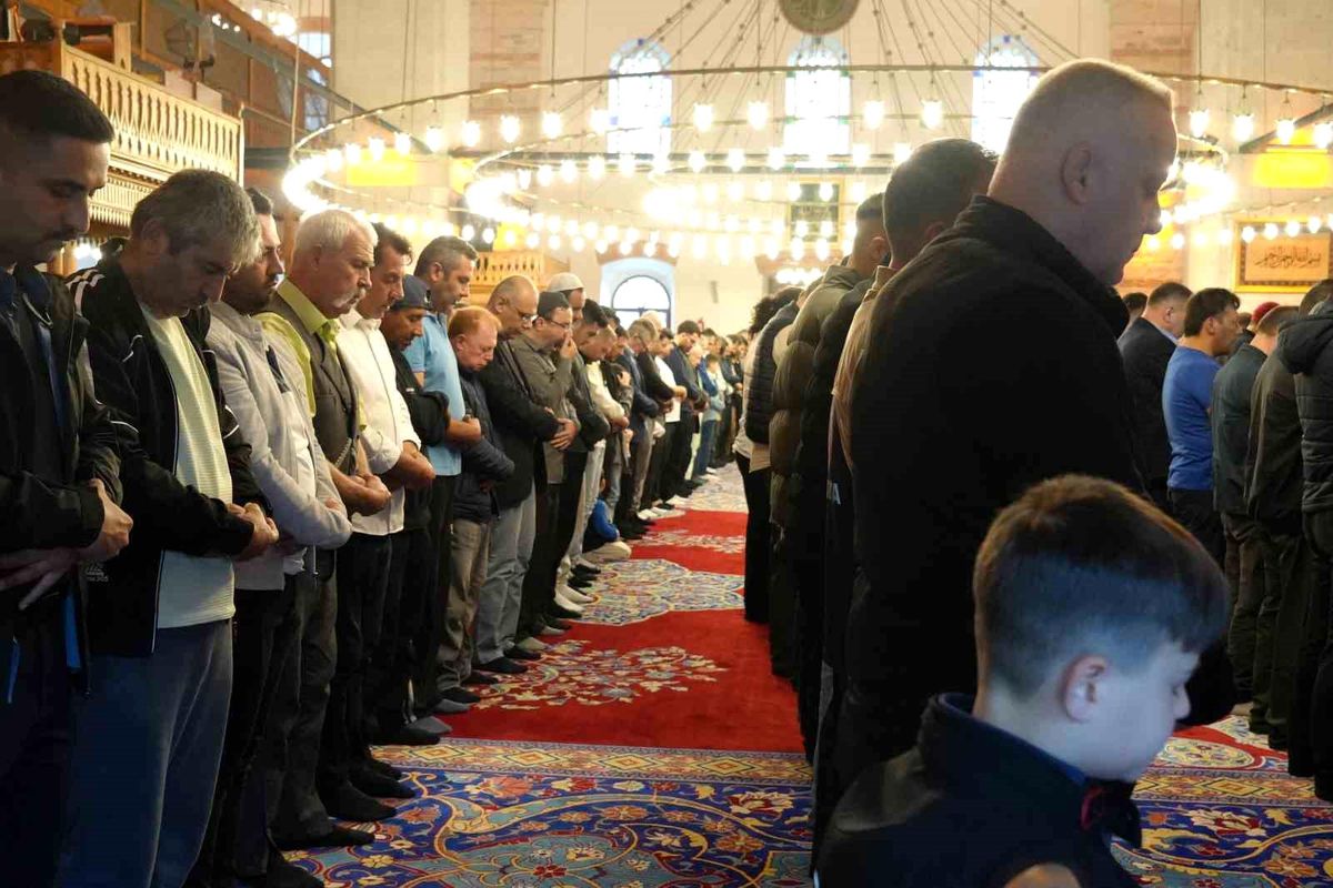 Balıkesir, Zağnospaşa Cami’nde bayramlaştı