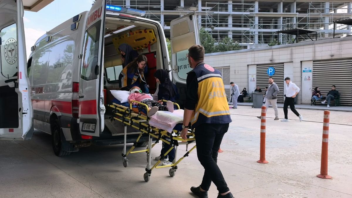 Balkondan Düşen Mermer, 5 Yaşındaki Kızı Yaraladı