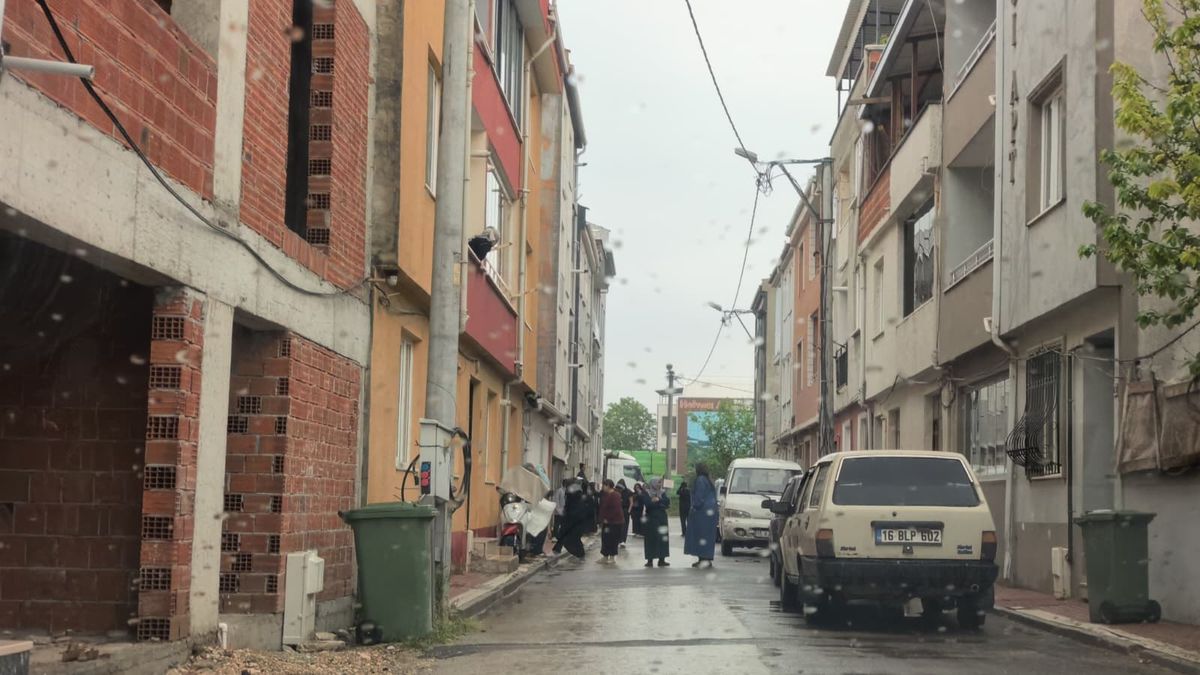 Balkondan Düşen Kadın Ağır Yaralandı