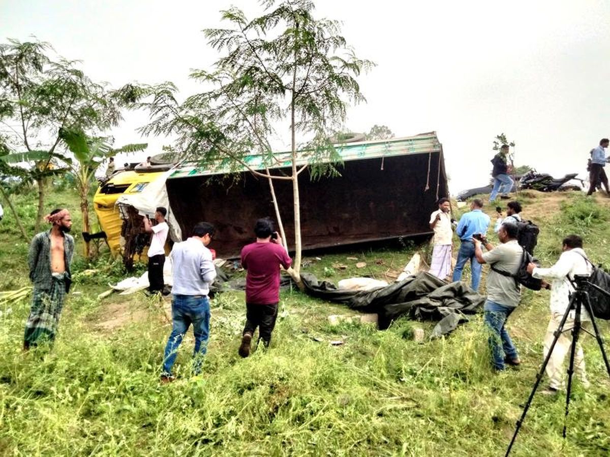 Bangladeş’te Kamyon Devrildi: 15 Ölü