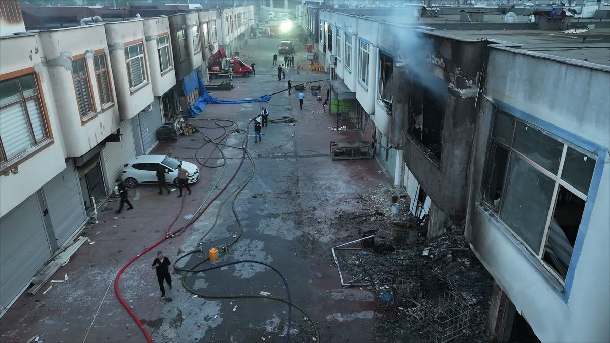 Başakşehir’de Kolonya İmalathanesinde Yangın