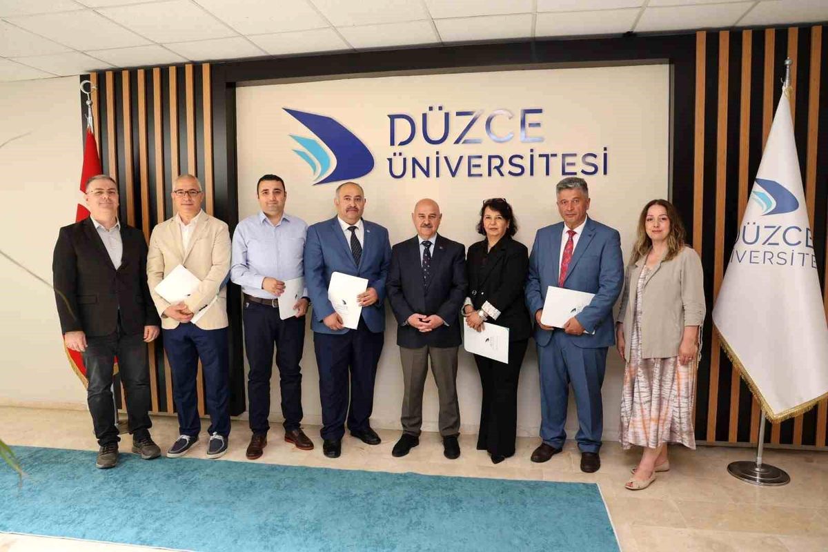 Düzce Üniversitesi’nde Başarı Belgeleri Taksimi