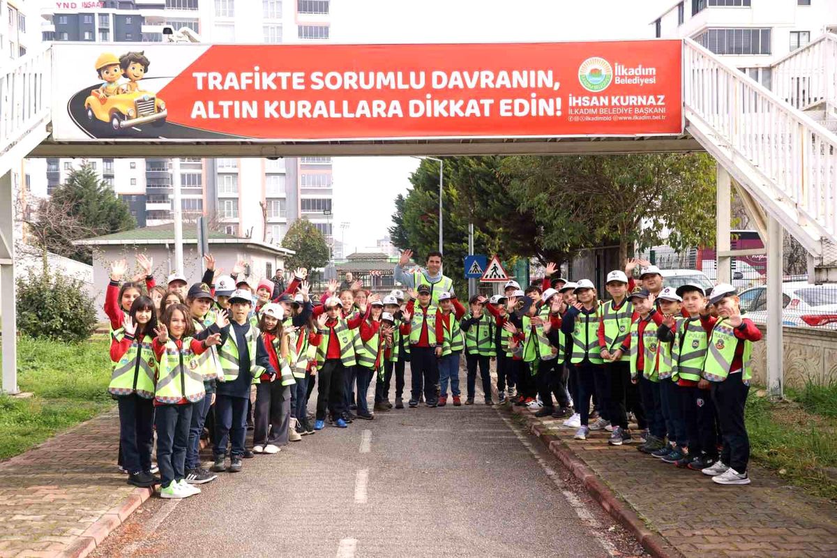 Başkan Kurnaz: “Çocuklarımız trafik eğitim pistinde kuralları eğlenerek öğreniyor”