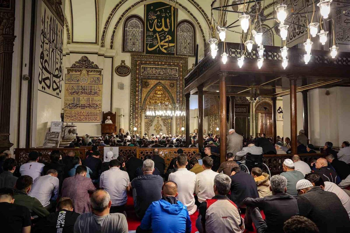 Başkan Vekili Şahin Biba, bayram sabahı öğrencilerle buluştu