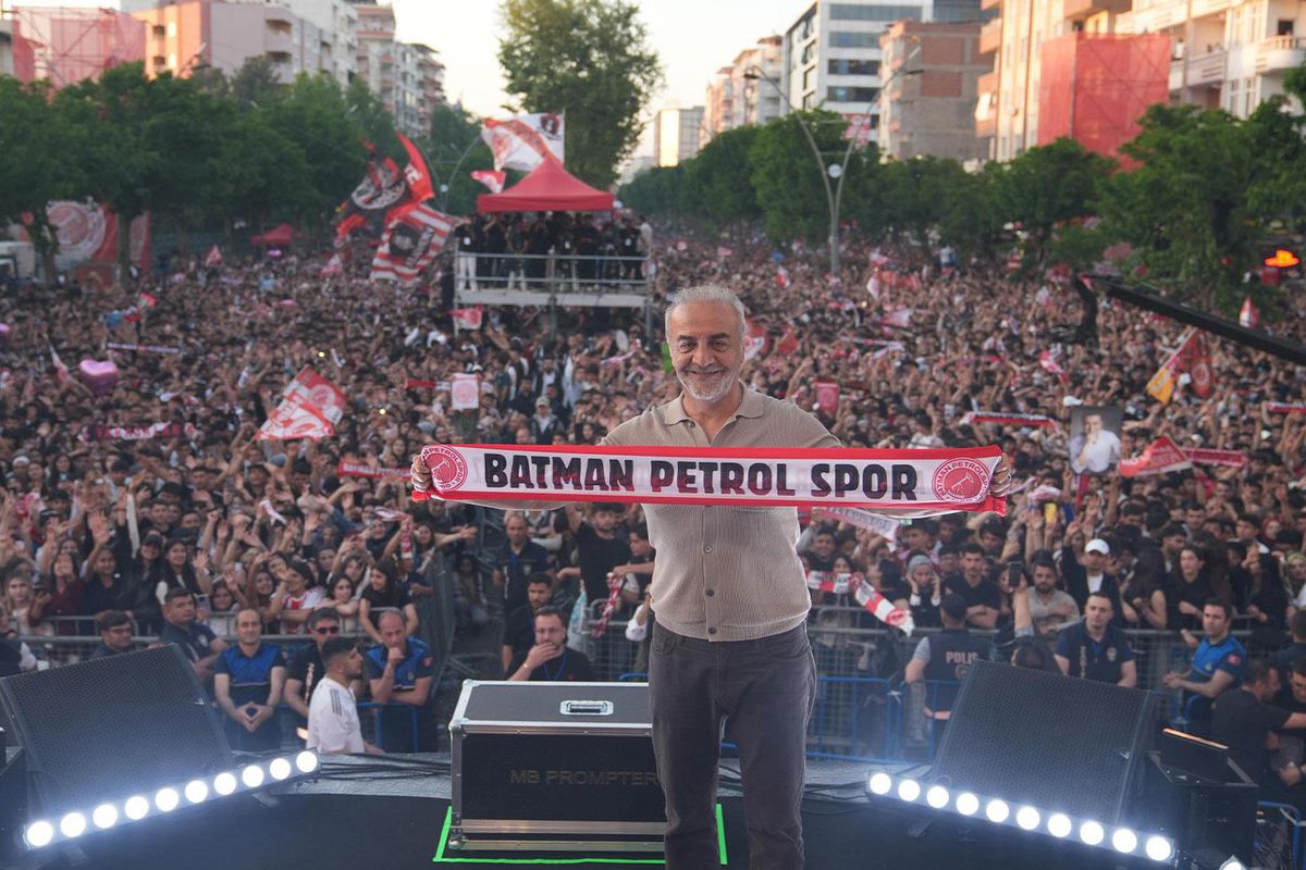 Batman Petrolspor’un şampiyonluk kutlamasında yıldız yağmuru