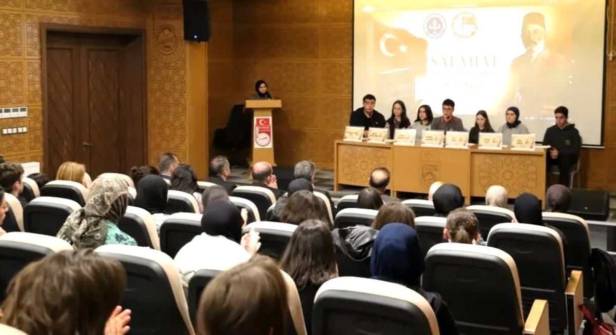 Safahat Okumaları Paneli Gerçekleştirildi