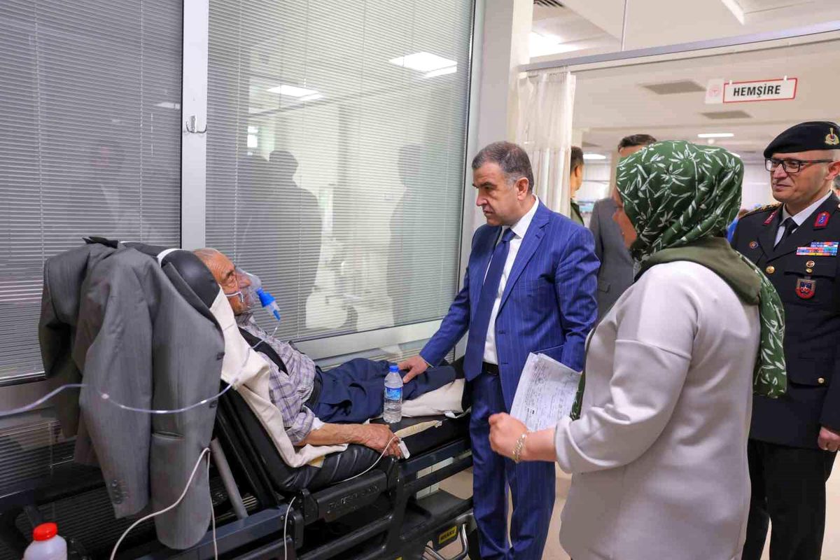 Vali Eldivan, Kurban Bayramı’nı Hastanede Kutladı