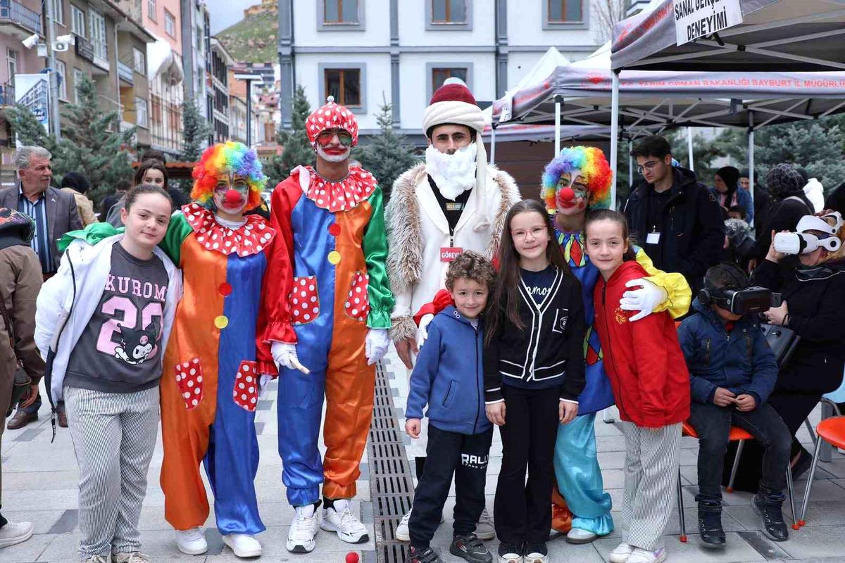 10. BAYÜ Aile ve Çocuk Şenliği Renkli Görüntülerle Geçti