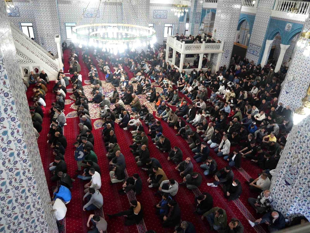 Kurban Bayramı’nın ilk namazı Iğdır’da kılındı