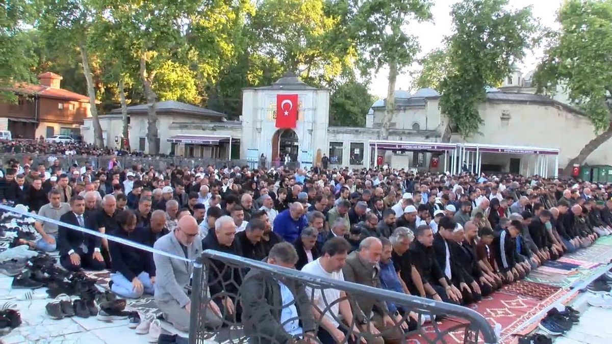 Eyüpsultan Camii’nde Coşkulu Bayram Namazı