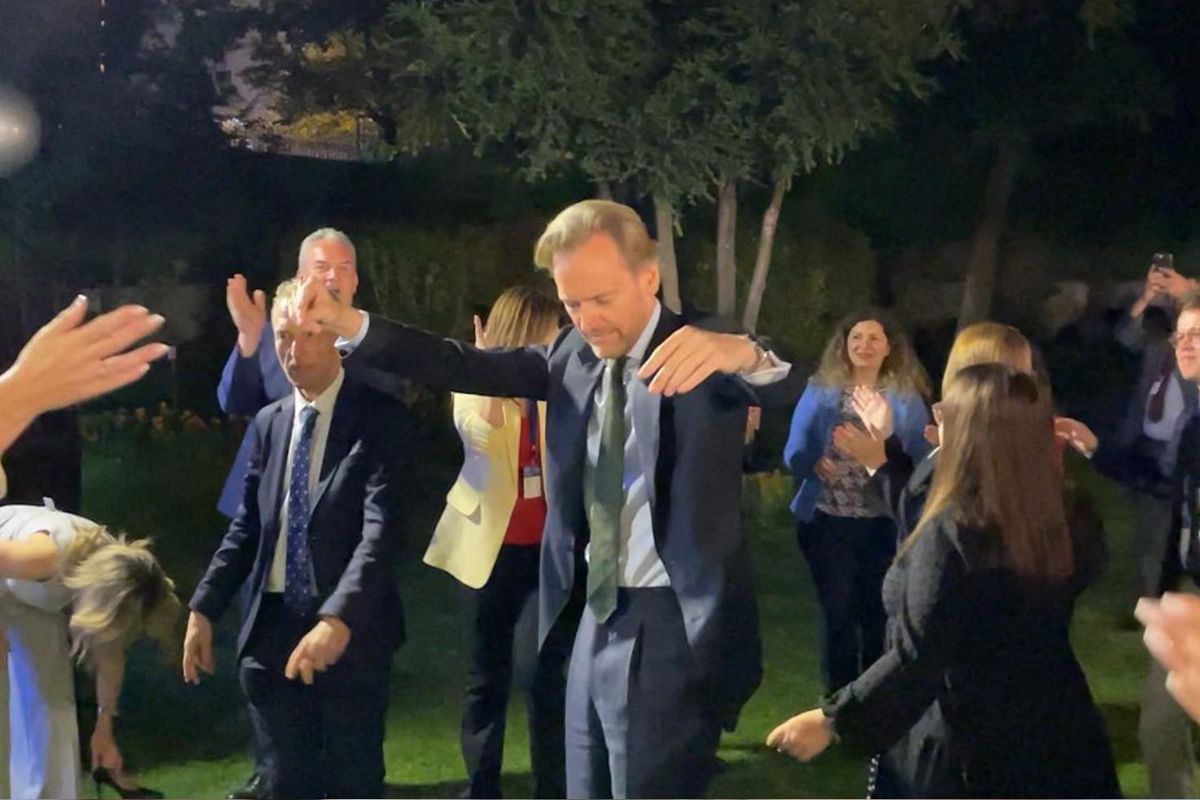 Diplomasi Erik Dalı’nın ritmine kapıldı! Belçikalı büyükelçi oynadı, Fransa’dan meydan okuma geldi