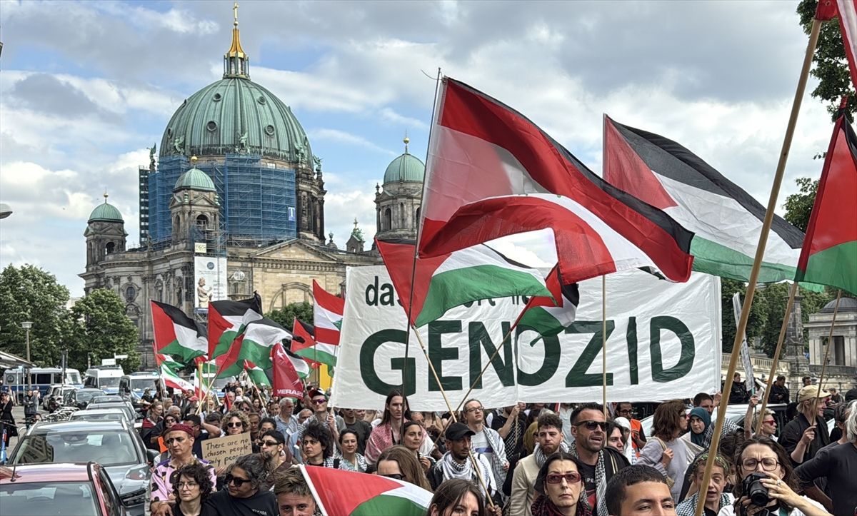Berlin’de İsrail saldırılarına protesto