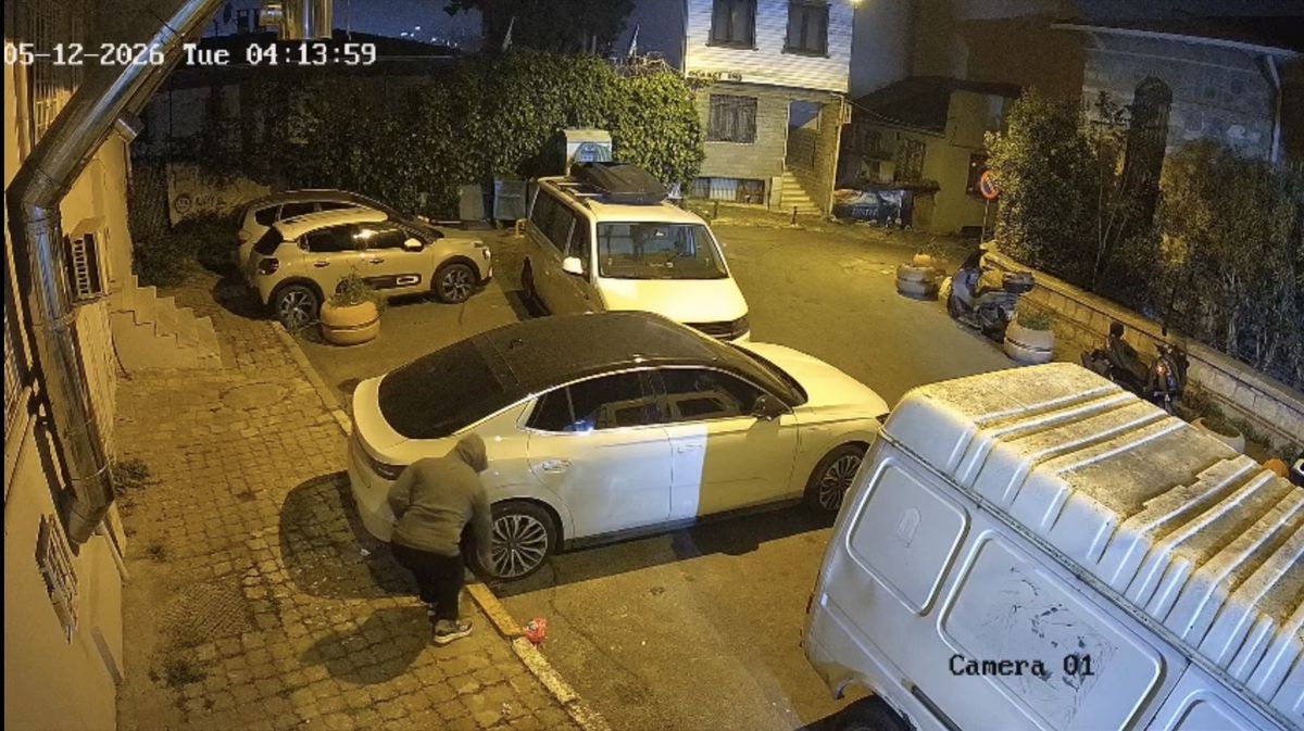 Beyoğlu’nda Elektrikli Araca Saldırı