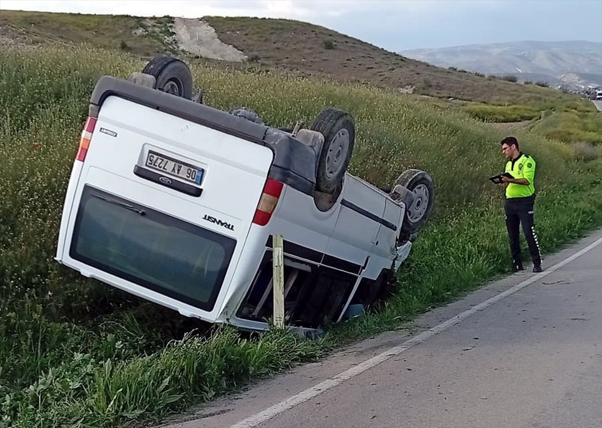 Beypazarı’nda Panelvan Devrildi, Sürücü Yaralandı