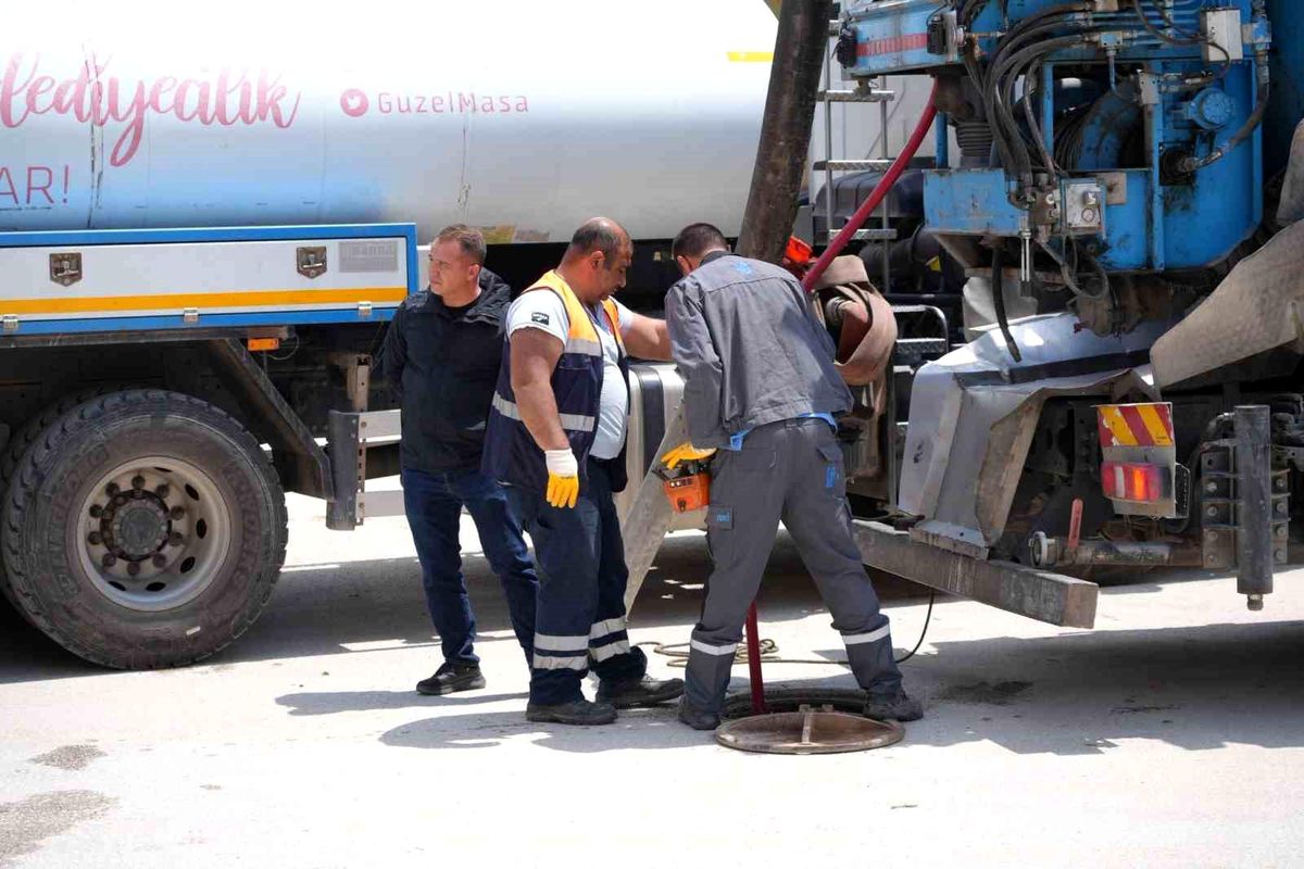 Bilecik’te kanalizasyon ve mazgal temizliği yapıldı