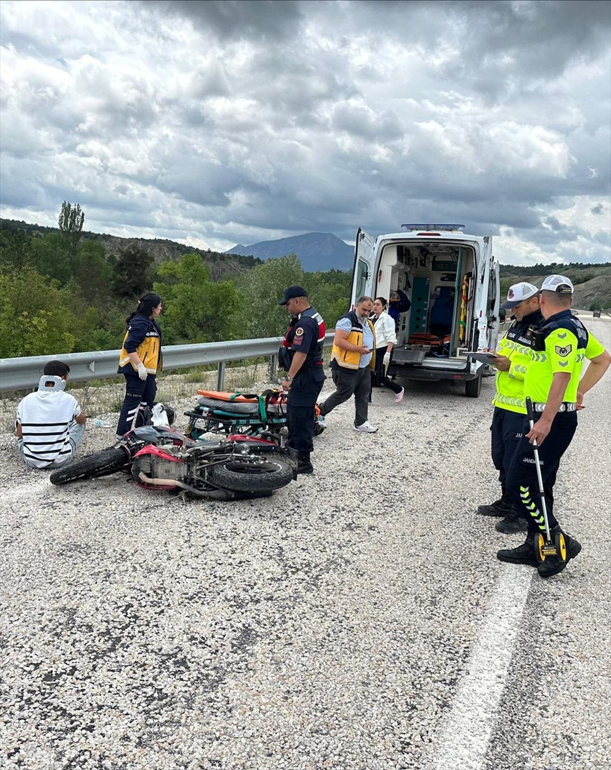 Gölpazarı’nda Motosiklet Devrildi, Sürücü Yaralandı