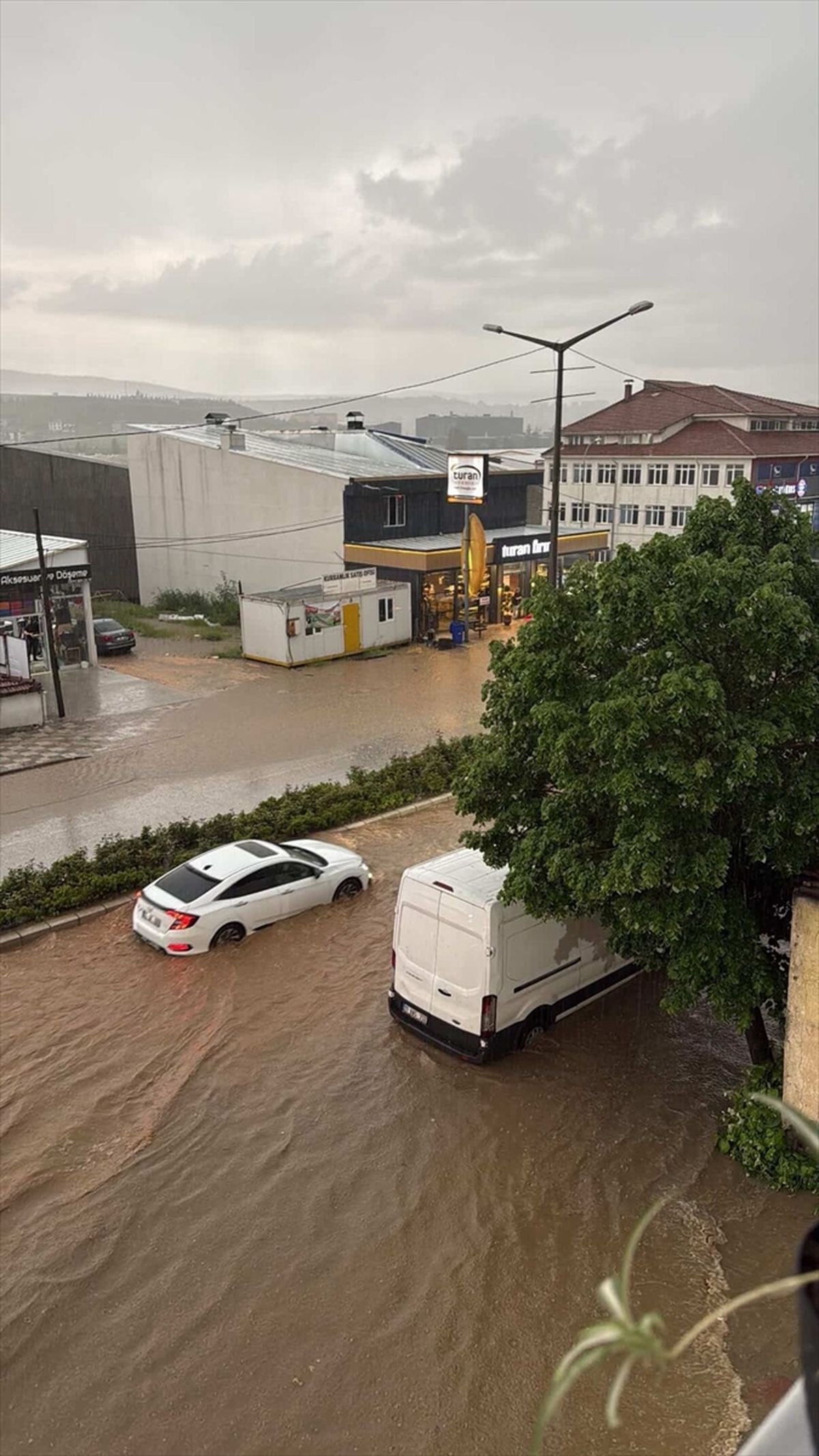 Bozüyük’te Şiddetli Sağanak Hayatı Olumsuz Etkiledi