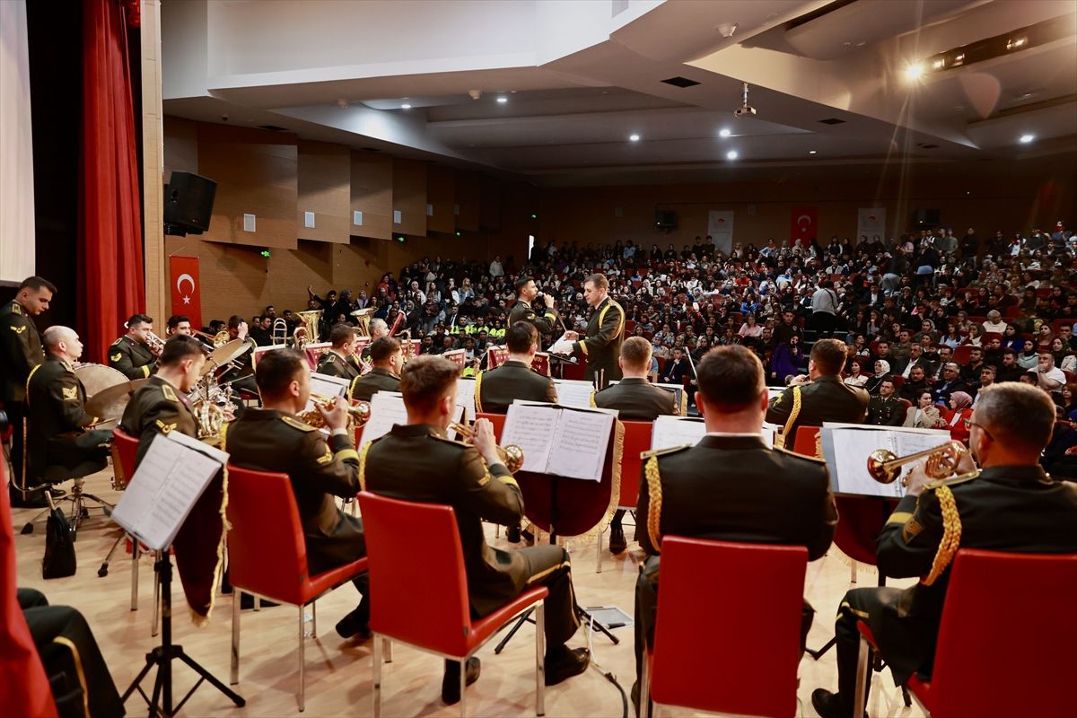 Bingöl’de 2. Ordu Bölge Bando Komutanlığı konser verdi