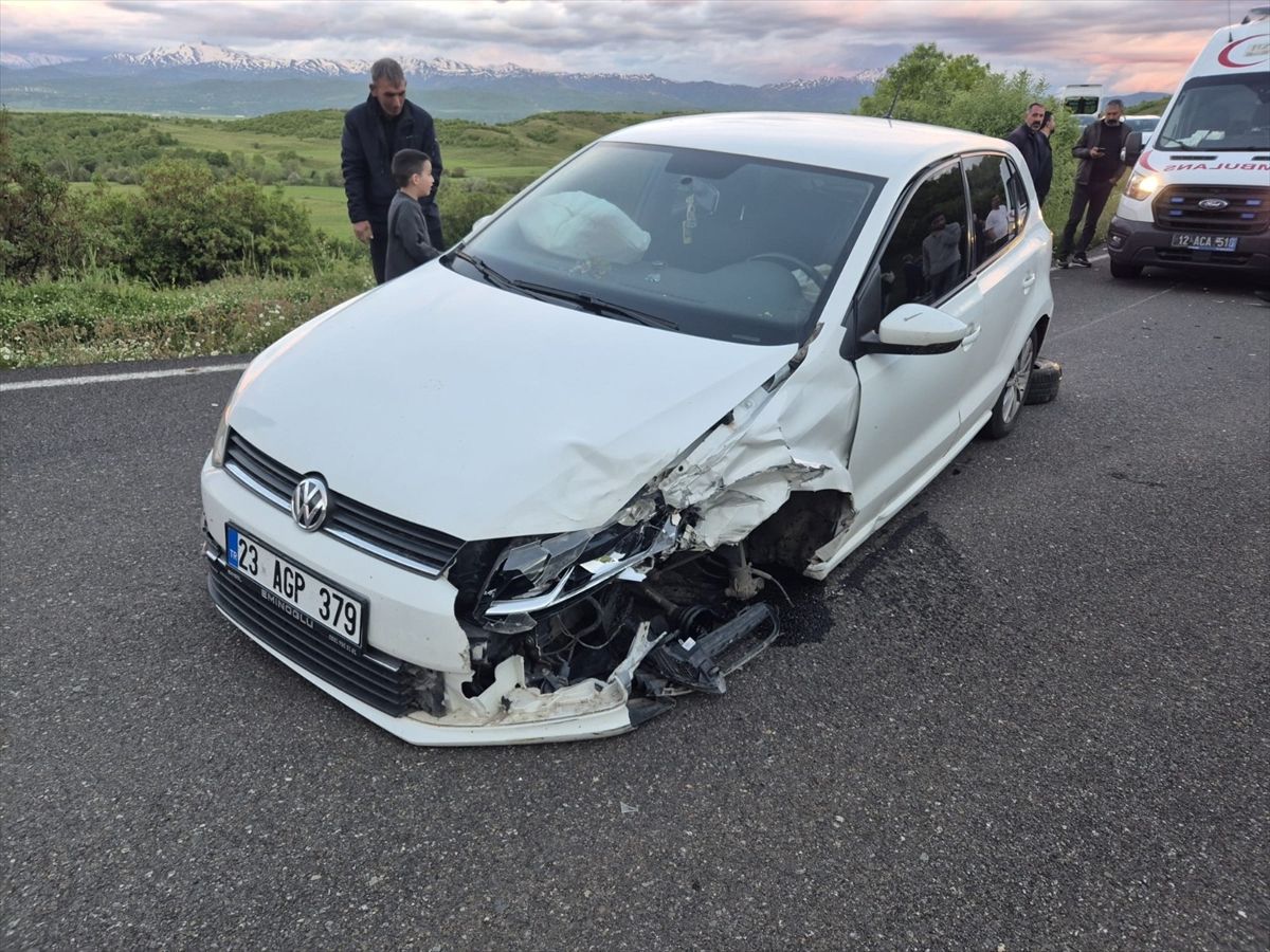 Bingöl’de Otomobil Çarpışması: 8 Yaralı