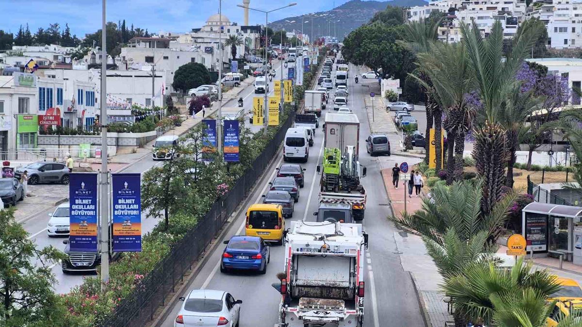 Bodrum’da Bayram Yoğunluğu: 24 Saatte 20 Bin Araç Girişi