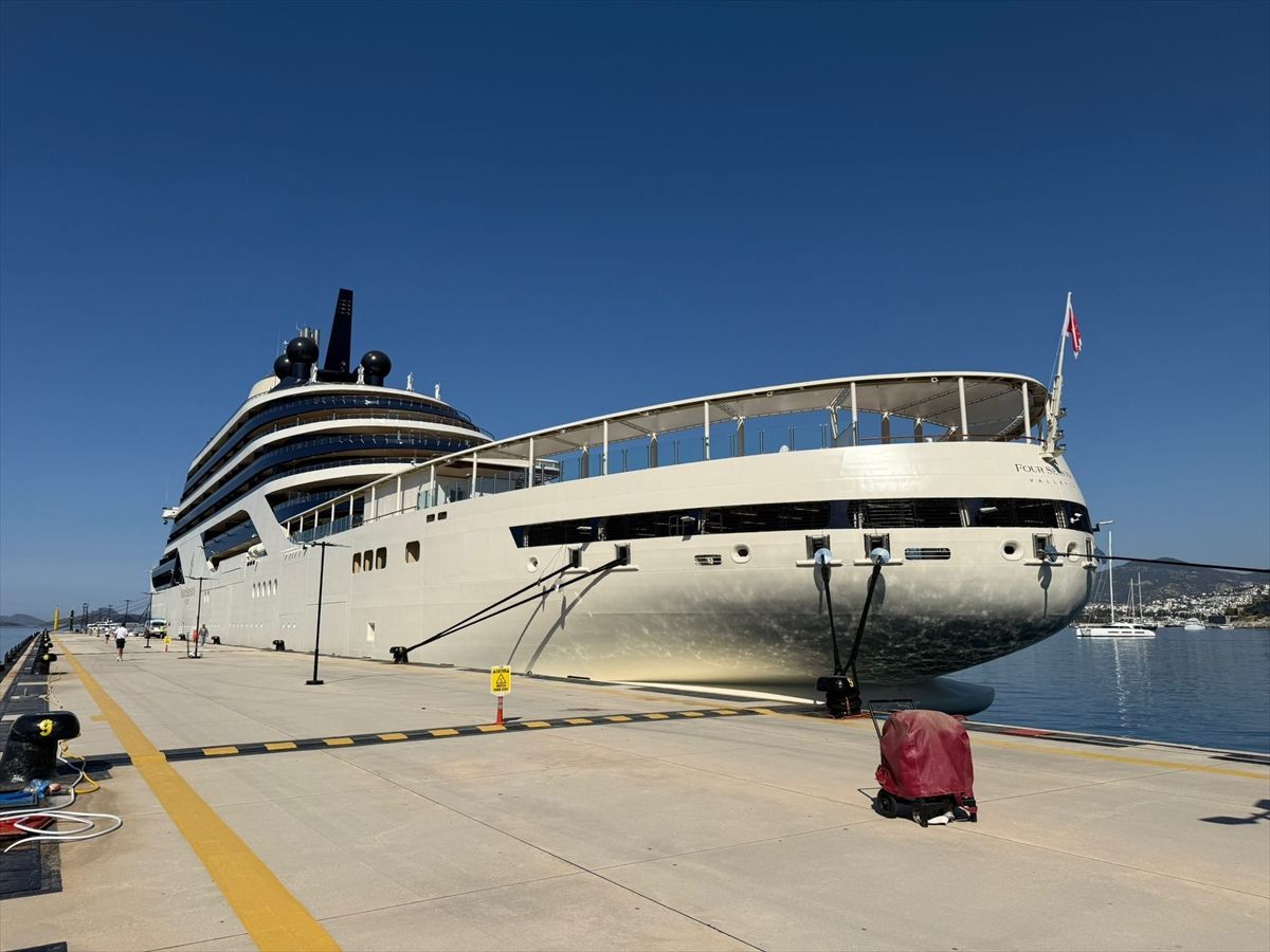 Bodrum’a Lüks Kruvaziyer Geldi