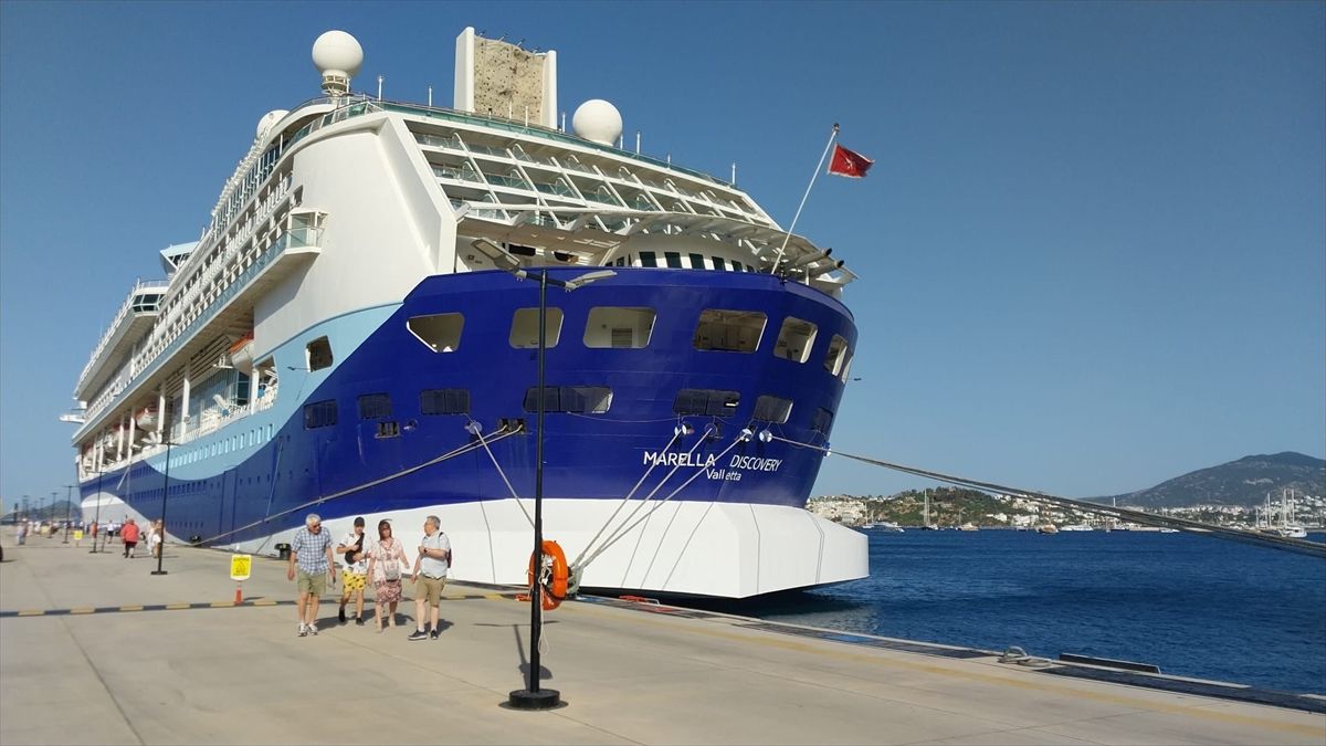 Bodrum’a İki Kruvaziyer Gemisi Geldi
