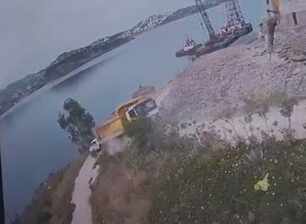 Bodrum’da Hafriyat Kamyonu Denize Düştü