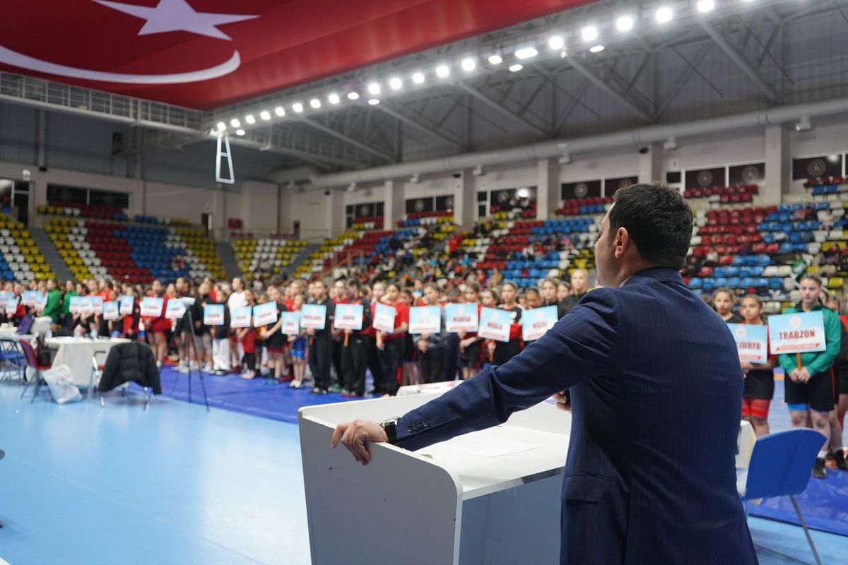 Bolu’da Yıldız Kızlar Güreş Şampiyonası Başladı