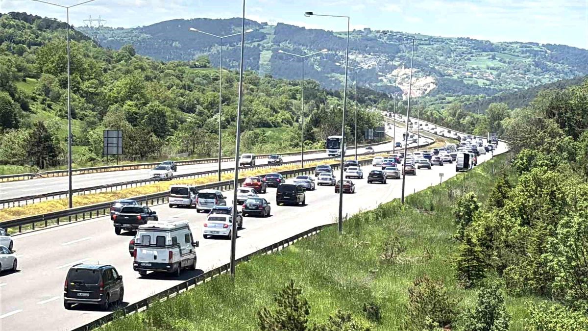Bolu’da Bayram Dönüş Trafiği Kilitlendi