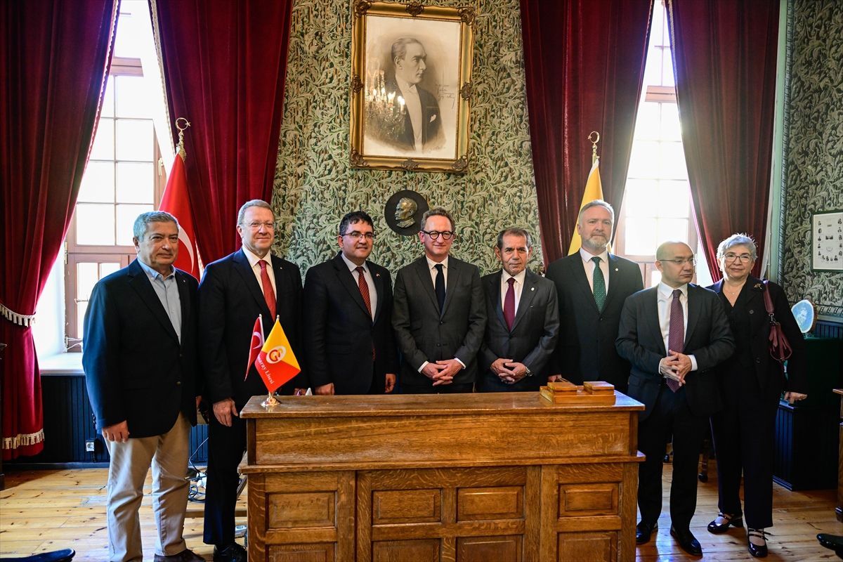 Belçika Başbakanı Dillies, Galatasaray Lisesi’ni Ziyaret Etti