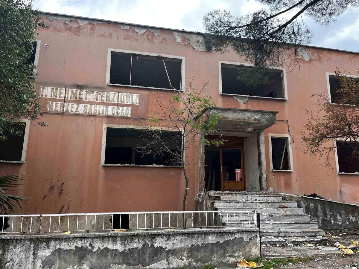 Buldan’da Sağlık Ocağı Yıkılıyor