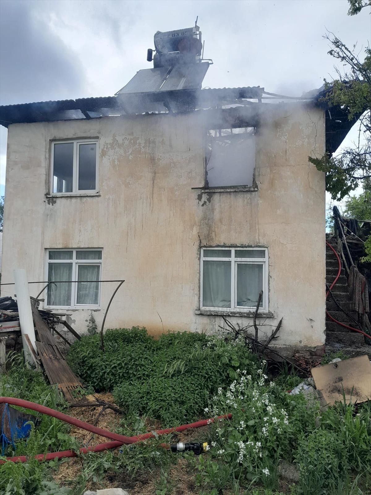 Burdur’da Yangın: Müstakil Ev Kullanılamaz Hale Geldi