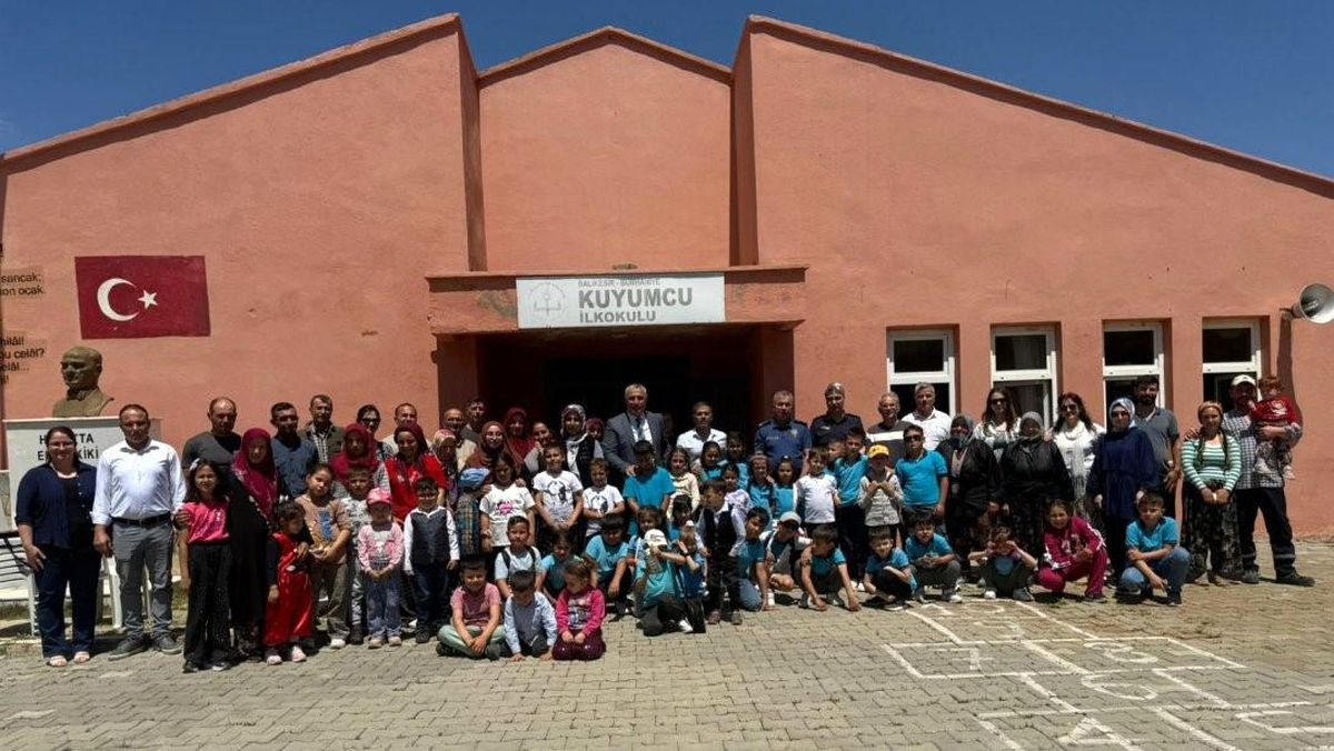 Burhaniye’de Bahar Şenliği Coşkusu